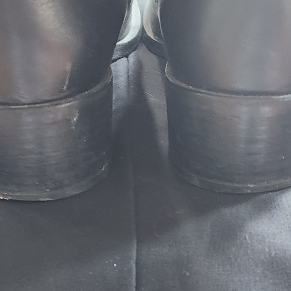 💃💯🎉HOST PICK🎉Chanel Boots 8.5 ladies. 11in high on right side /buckles/zips - Picture 7 of 17